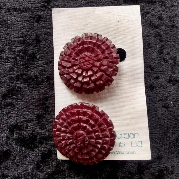 Vintage - Rare Bone Burgundy Round Clip Earrings - Picture 2 of 6